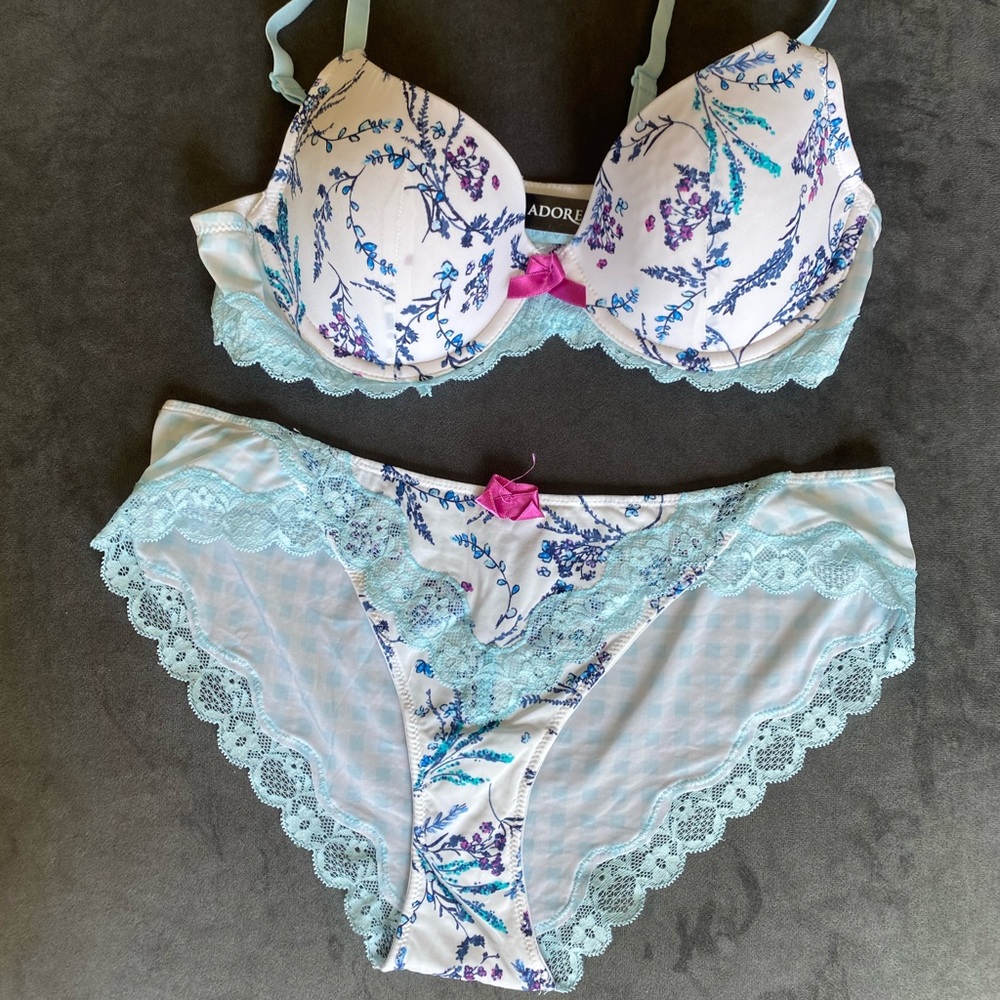 Adore Me t-shirt contour bra. 34B